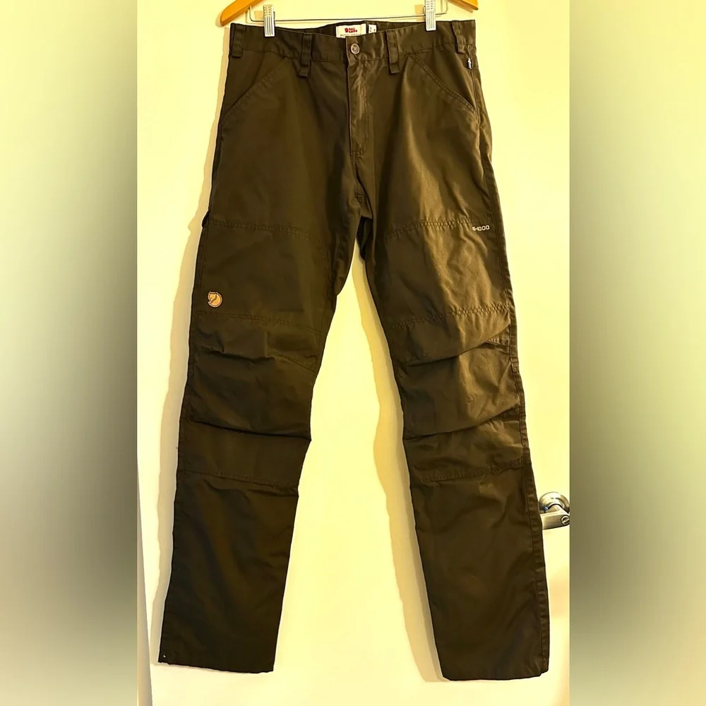 Fjallraven Men’s Barents Pro Jeans in Dark Olive/Brown. Waist 33”-34” (Long)
